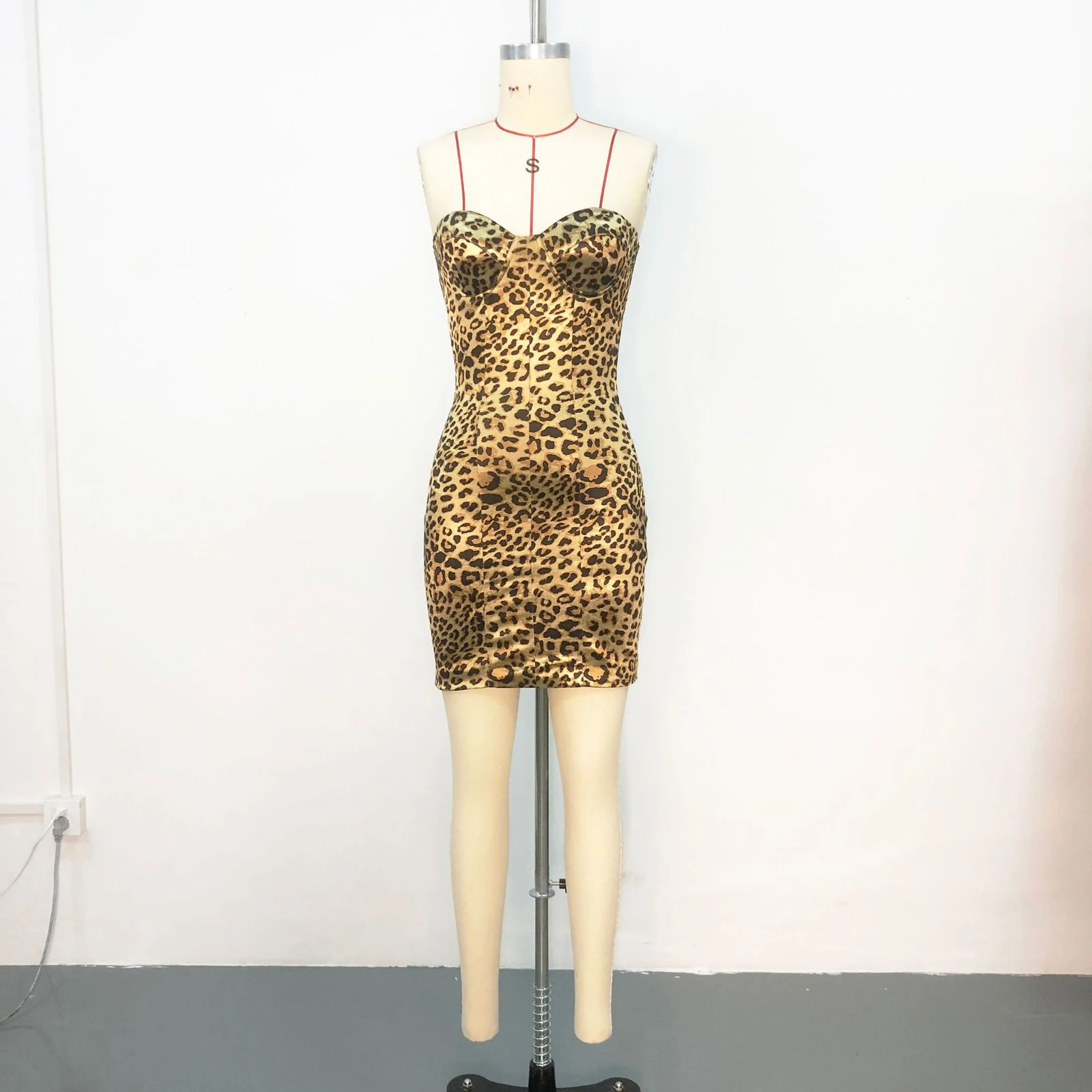 Real photo of leopard print strapless sweetheart bodycon mini dress on a mannequin